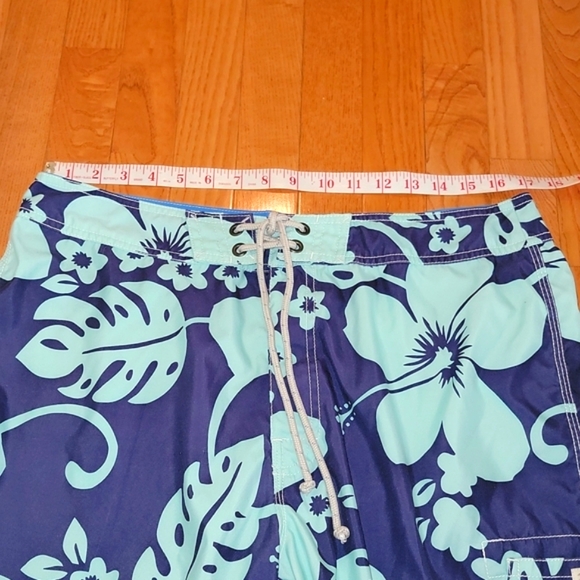 J.Crew Mens Tropical 9" Board Trunks - Picture 11 of 15